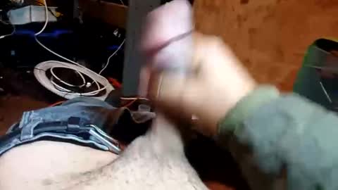 Snapshot of calisguitar chatting on November 24, 3:39 am Calisguitar online show from November 24, 3:39 am