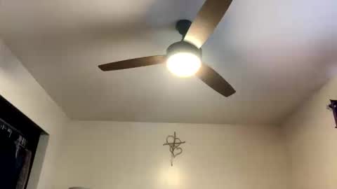 Snapshot of calishop1 chatting on November 23, 7:46 pm calishop1 online show from November 23, 7:46 pm