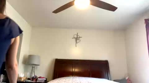 calishop1 online show from April 22, 4:52 pm