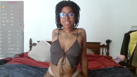 Snapshot of call_me_hedone chatting on May 28, 11:40 am Hedone online show from May 28, 11:40 am