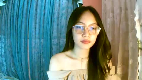 Snapshot of calla_freya chatting on November 12, 9:21 am Freya online show from November 12, 9:21 am
