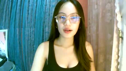 Snapshot of calla_freya chatting on December 1, 7:57 am Freya online show from December 1, 7:57 am