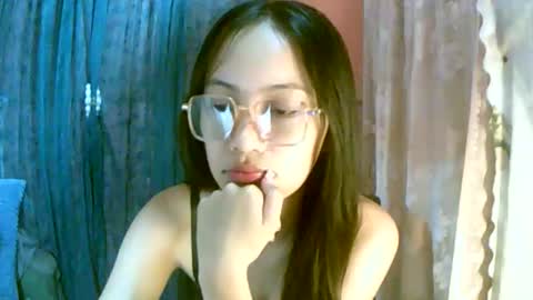 Snapshot of calla_freya chatting on December 15, 11:25 am Freya online show from December 15, 11:25 am
