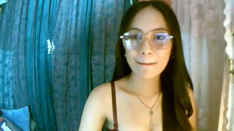 Snapshot of calla_freya chatting on December 17, 10:21 am Freya online show from December 17, 10:21 am
