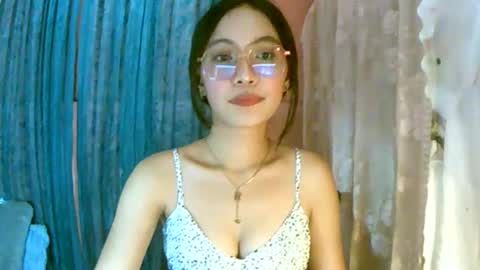 Snapshot of calla_freya chatting on March 5, 9:27 am Freya online show from March 5, 9:27 am