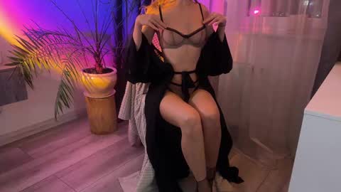 Snapshot of callipigia chatting on February 6, 8:23 pm callipigia online show from February 6, 8:23 pm