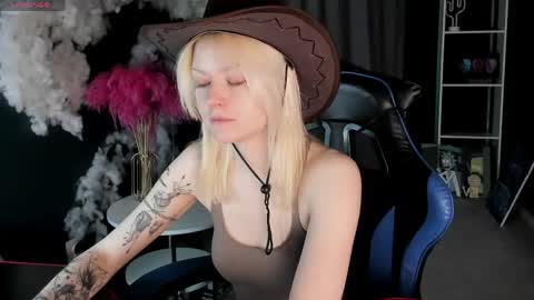 Robin online show from May 18, 3:02 am
