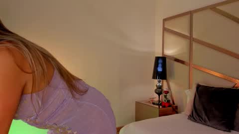 Snapshot of callmeanna_ chatting on February 14, 1:45 am Anna Banana online show from February 14, 1:45 am