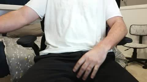 callmeroger33 online show from April 3, 4:05 pm