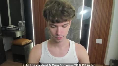 Hey I am Calvin  online show from May 17, 5:20 pm