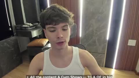 Hey I am Calvin  online show from June 7, 5:06 pm