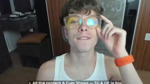 Hey I am Calvin  online show from June 8, 5:13 pm