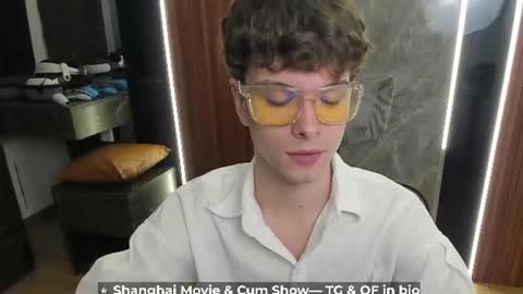 Hey I am Calvin  online show from July 3, 3:29 pm
