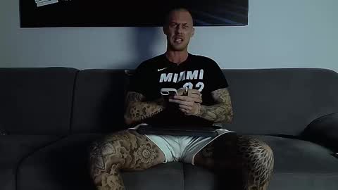 Calvin  online show from October 12, 8:08 pm