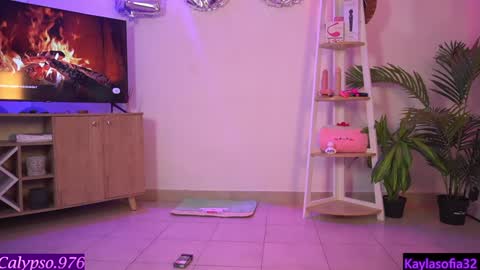 Snapshot of calypso_and_ge1 chatting on January 26, 10:46 pm Calypso and Kayla online show from January 26, 10:46 pm