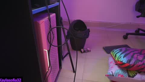 Snapshot of calypso_and_ge1 chatting on February 5, 6:13 am Calypso and Kayla online show from February 5, 6:13 am