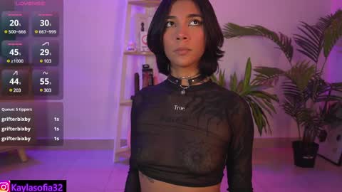 Snapshot of calypso_and_ge1 chatting on February 18, 3:21 am Calypso and Kayla online show from February 18, 3:21 am