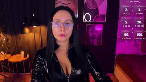 Snapshot of calypsownsu chatting on December 2, 11:07 pm Christy online show from December 2, 11:07 pm