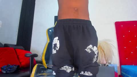 Snapshot of cam_brown chatting on October 10, 4:33 am online show from October 10, 4:33 am