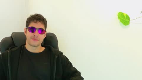 camara110 online show from November 6, 11:59 pm