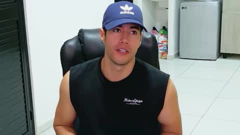 camara110 online show from May 19, 1:56 am