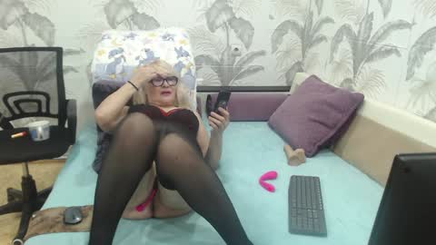 CamDiva1 online show from December 14, 4:01 am