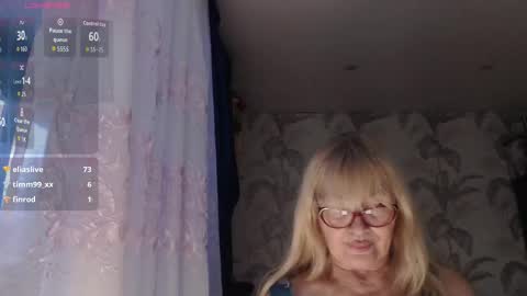 CamDiva1 online show from December 14, 4:40 am