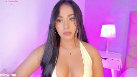 Snapshot of cameliaa_smiith chatting on June 20, 6:05 am Camelia Smith online show from June 20, 6:05 am