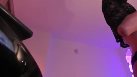 Snapshot of cameron_lyra chatting on January 19, 1:42 am Cameron online show from January 19, 1:42 am