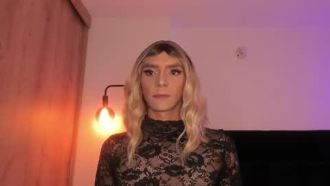 Snapshot of cameron_lyra chatting on February 4, 2:17 am Cameron online show from February 4, 2:17 am