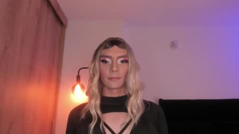 Snapshot of cameron_lyra chatting on February 6, 1:21 am Cameron online show from February 6, 1:21 am