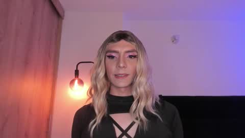 Snapshot of cameron_lyra chatting on February 9, 11:20 pm Cameron online show from February 9, 11:20 pm