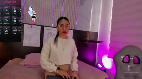 Snapshot of cami_as chatting on October 21, 1:23 pm cami_as online show from October 21, 1:23 pm