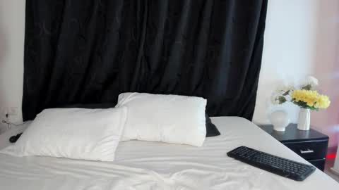 Snapshot of cami_cruzz chatting on March 24, 8:36 pm Camila cruz online show from March 24, 8:36 pm