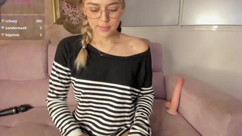   online show from December 12, 5:15 pm