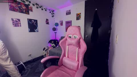 Snapshot of cami_mila99 chatting on February 17, 5:37 am CAMI online show from February 17, 5:37 am