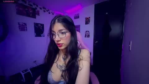 Snapshot of cami_mila99 chatting on February 21, 5:19 am CAMI online show from February 21, 5:19 am