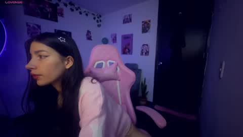 Snapshot of cami_mila99 chatting on April 28, 5:23 am CAMI online show from April 28, 5:23 am