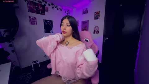 Snapshot of cami_mila99 chatting on May 5, 6:43 am CAMI online show from May 5, 6:43 am