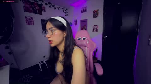 Snapshot of cami_mila99 chatting on May 17, 7:28 am CAMI online show from May 17, 7:28 am