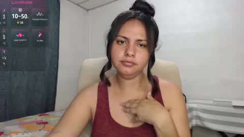 Snapshot of cami_valbuena chatting on February 13, 11:12 pm Camila Valbuena online show from February 13, 11:12 pm