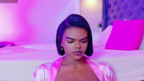 Snapshot of camiestrada chatting on October 24, 1:24 am camiestrada online show from October 24, 1:24 am