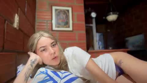 camii19y online show from October 13, 9:26 pm