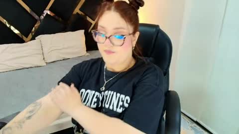Camila Osorio online show from May 17, 12:08 am
