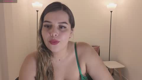 Snapshot of camiilaa1 chatting on June 8, 10:10 pm Camila online show from June 8, 10:10 pm