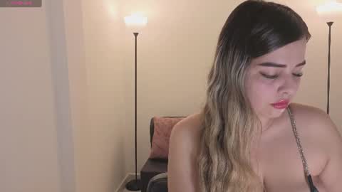 Snapshot of camiilaa1 chatting on June 19, 3:22 am Camila online show from June 19, 3:22 am