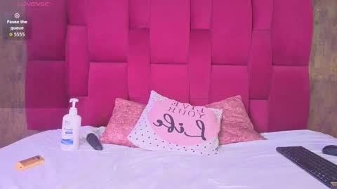 camila__bouzas online show from March 7, 10:45 am