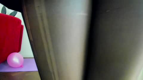 Snapshot of camila_berk chatting on December 9, 3:18 am Cami online show from December 9, 3:18 am