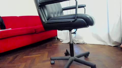 Snapshot of camila_berk chatting on December 12, 10:31 pm Cami online show from December 12, 10:31 pm