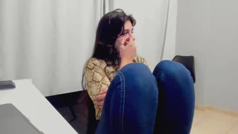 Snapshot of camila_berk chatting on December 2, 4:51 am Cami online show from December 2, 4:51 am